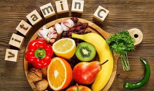 Các thực phẩm giàu Vitamin C không làm hại tới răng sứ