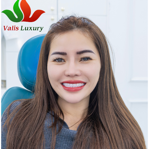 🌟 Porcelain Veneers: The Key to a Natural and Confident Smile